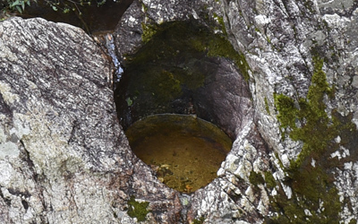 甌穴(おうけつ),pot hole