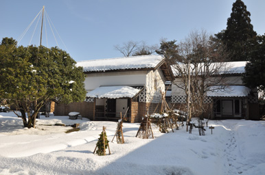 関川村　渡辺邸　土蔵の冬景色